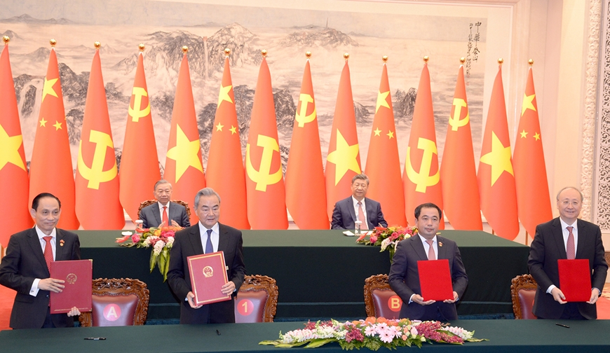 Việt Nam và Trung Quốc ký nhiều văn kiện hợp tác 